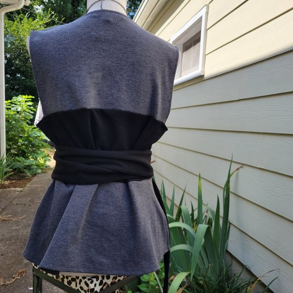 BCBG Max Azria stretch peplum top L - Picture 3 of 4